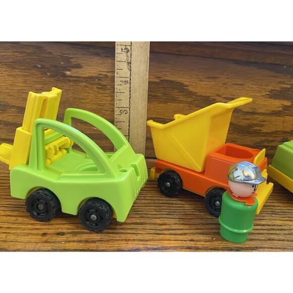 Vtg Fisher Price Little People LIFT AND LOAD DEPOT 1977 Accessories Lot Of 6 - Picture 3 of 5